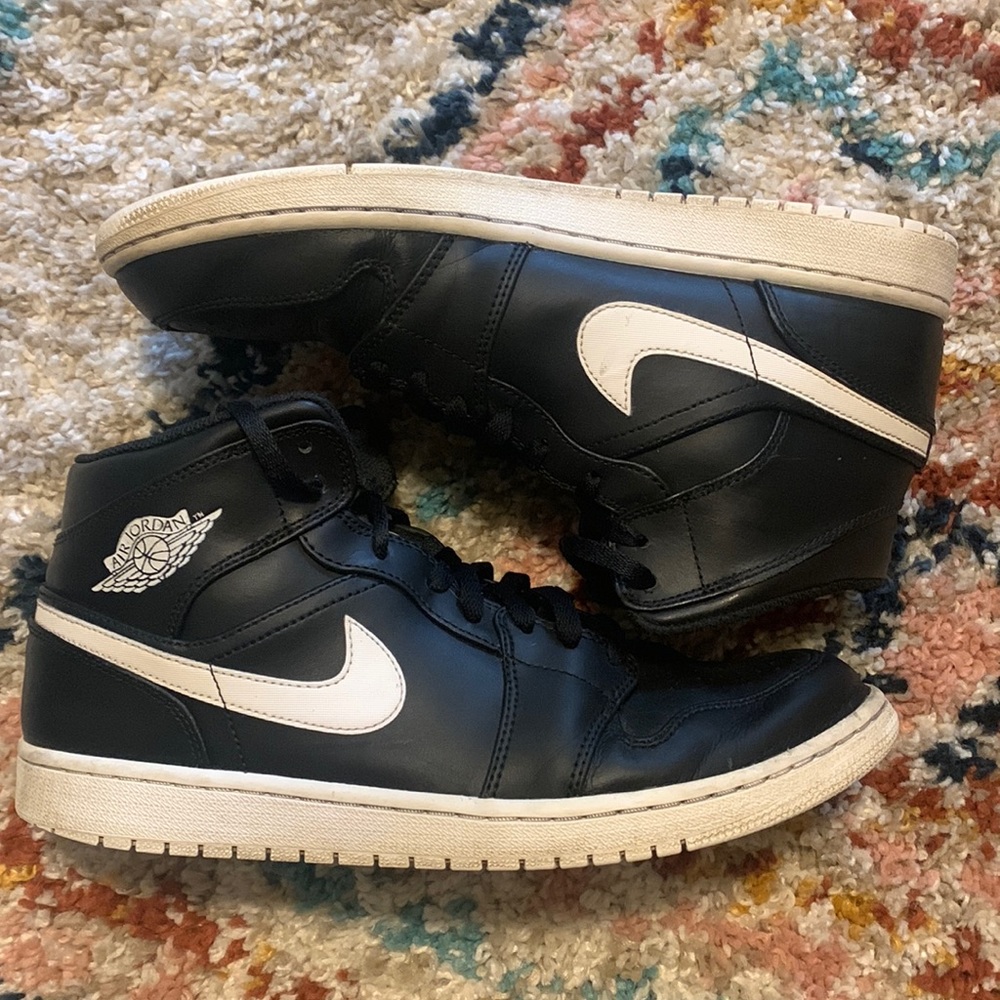 Jordan 1 retro mid black/white